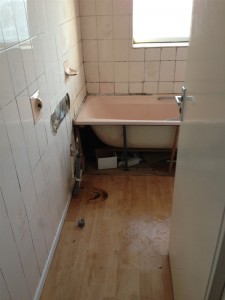 Old Bathroom in rented Coventry house