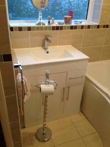 Cabinet style fitted bathroom sink