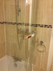 P shaped shower bath and shower screen