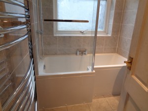L Shaped Shower Bath with fixed head shower