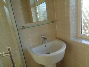 Basin with Pedestal and Bathroom Cabinet with Mirror