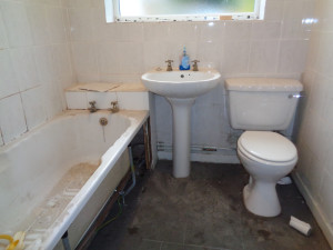 Old Tired Bathroom in Coventry Home