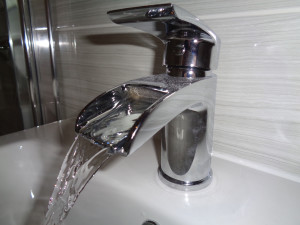 Modern Bathroom Chrome Water Fall Basin Taps