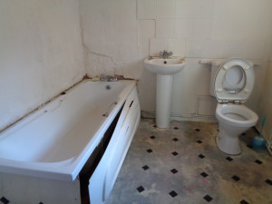 Old Bathroom in need of a refit