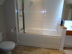Ensuite with fitted bath 