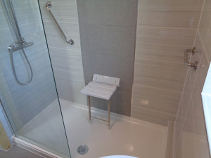 Walk-in Shower tray with wall mounted shower seat