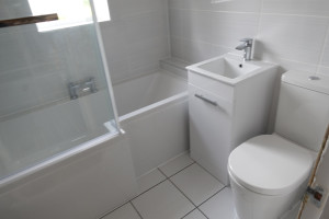 Easy Clean Modern toilet with soft close seat, vanity basin and l shaped shower bath
