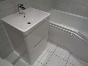 Vanity Basin with Draws and P Shaped Shower Bath
