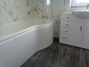 High Gloss white Shower bath with glass shower screen