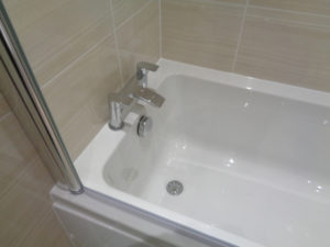 Straight Shower Bath with Fitted Bath taps