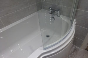  P shaped shower bath fitted in house in binley Coventry