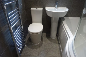 Fitted bathroom toilet pedestal basin shower bath bedworth