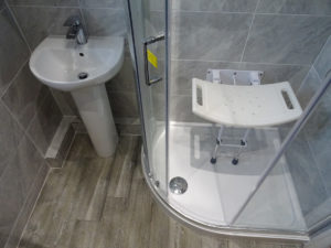 Mobility Shower Quadrant Shower with Shower Seat